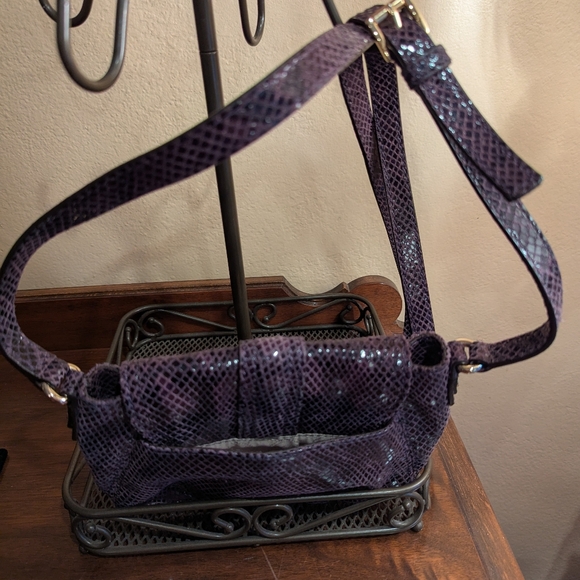 Michael Kors purple 💜 leather snakeskin print crossbody - Picture 6 of 15